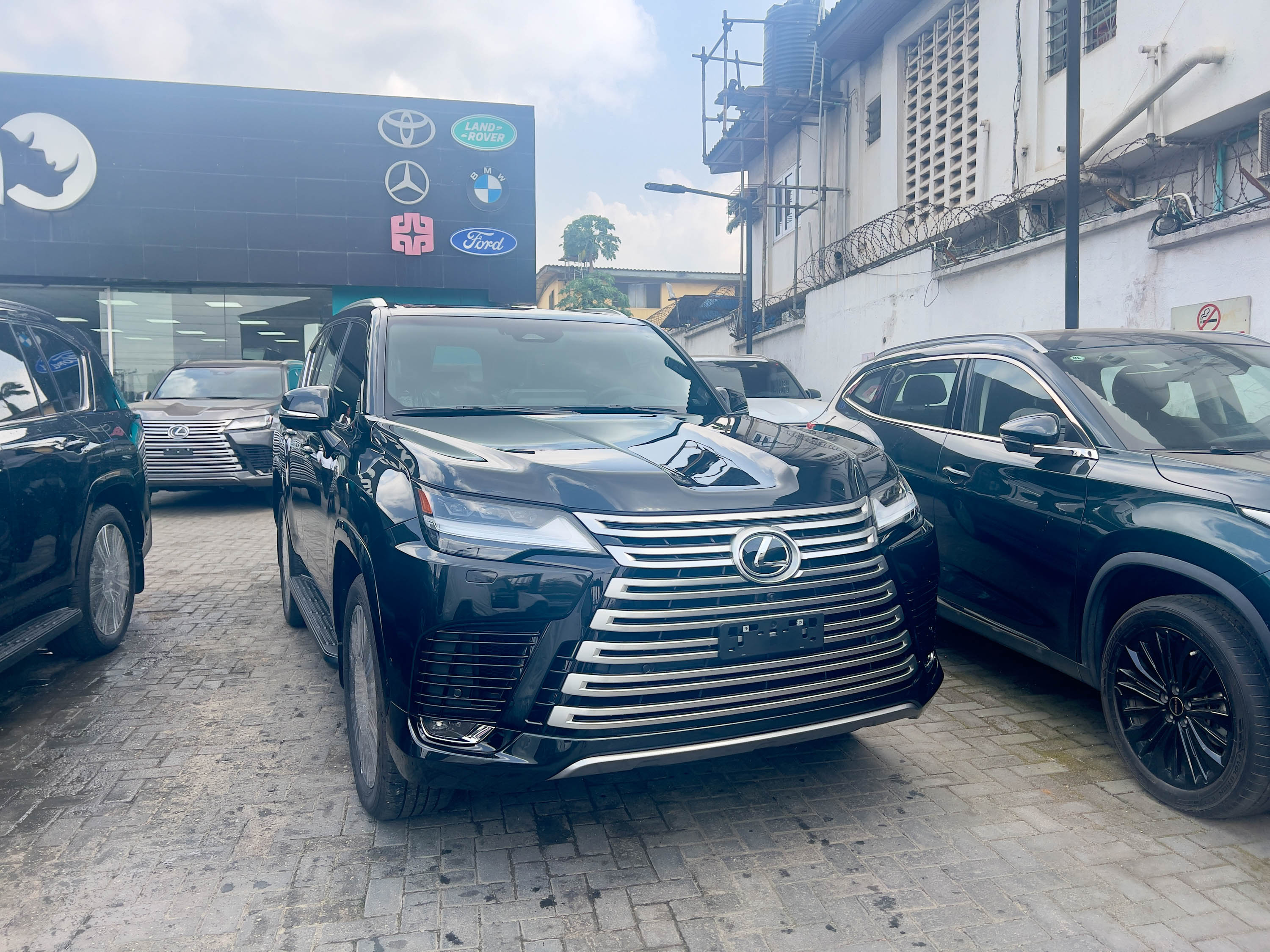 Lexus LX 700H Signature